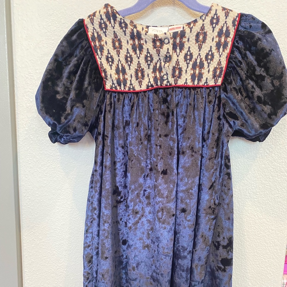 Toddlers girls ZARA dress. Size 4-5 years. Never worn.